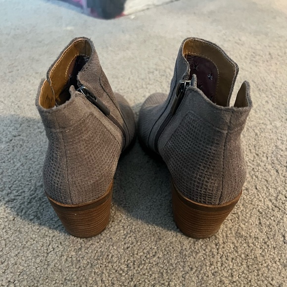 Lucky Brand women’s booties - Picture 2 of 5